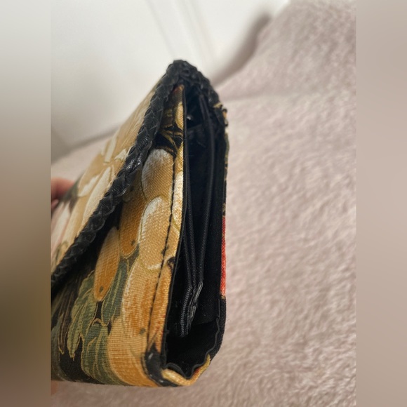 AVON FLORAL WALLET - Picture 4 of 7